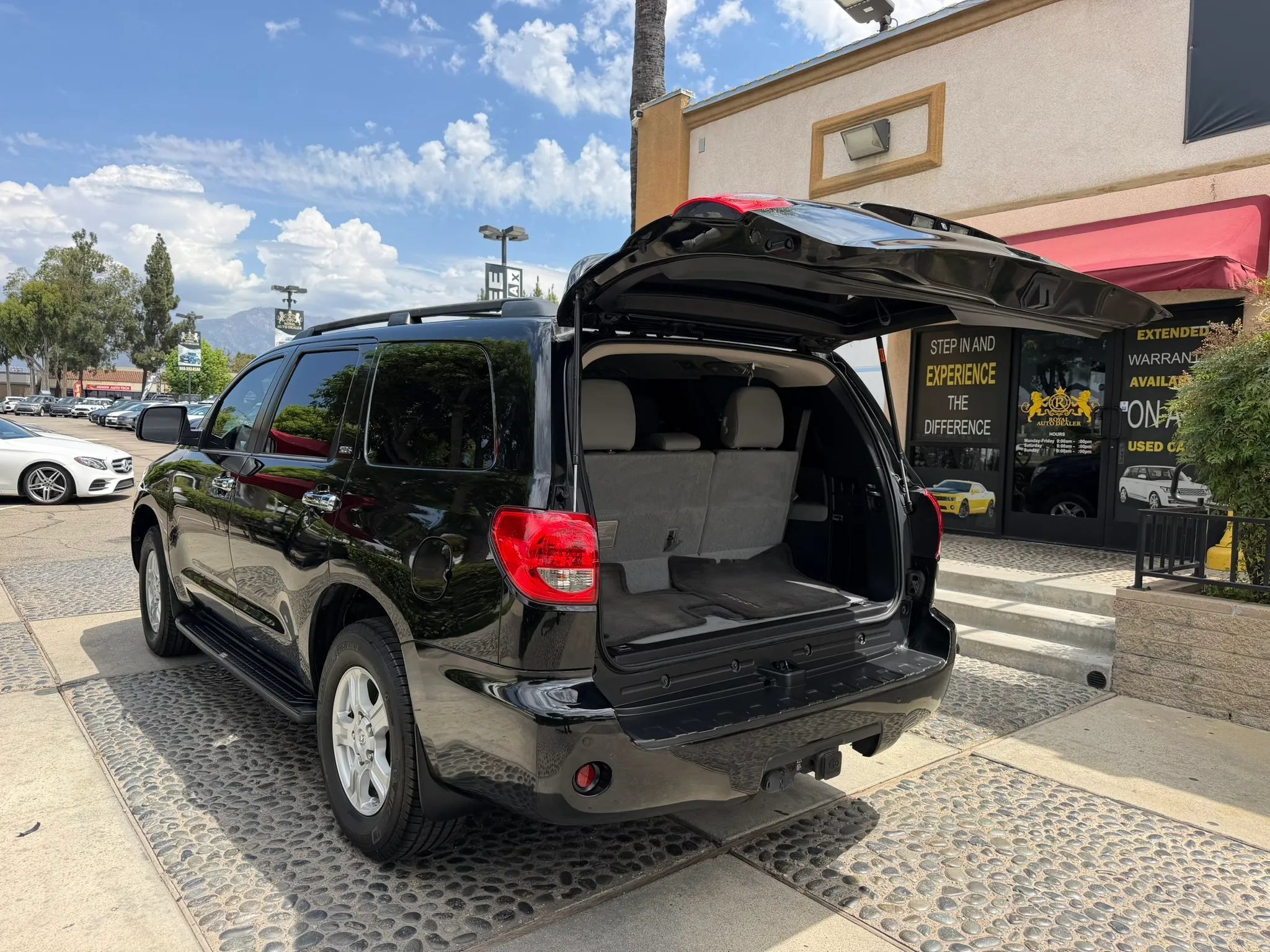 Used 2016 Toyota Sequoia SR5 w/ Premium Package RWD image 17