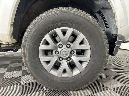Used 2016 Toyota Tacoma SR5 w/ SR5 Appearance Package (SN) AWD/4WD image 6