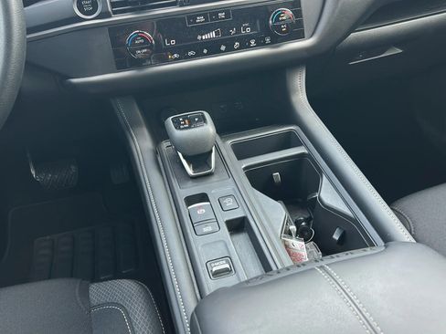 Used 2025 Nissan Pathfinder S FWD image 22