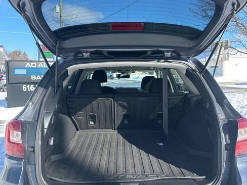 Used 2017 Subaru Outback 2.5i Premium image 9
