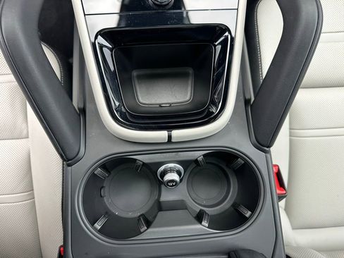 Certified 2025 Porsche Cayenne S image 28