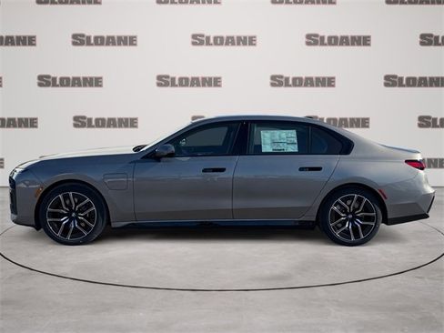 New 2026 BMW 750e xDrive w/ Executive Package image 2