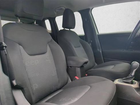 Used 2017 Jeep Renegade Latitude image 26