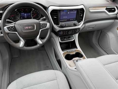 Used 2021 GMC Acadia SLE image 2