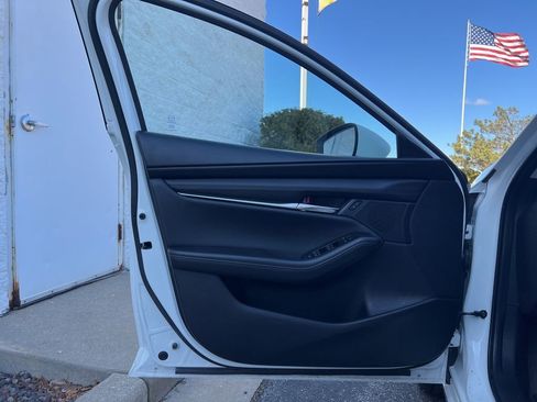 Used 2025 MAZDA MAZDA3 s image 8