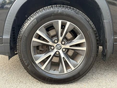 Used 2017 Toyota Highlander Plus image 25