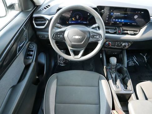 Used 2025 Chevrolet TrailBlazer LT AWD/4WD image 9
