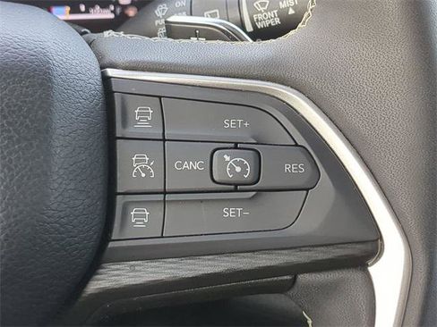 Certified 2024 Jeep Grand Cherokee L Laredo image 31