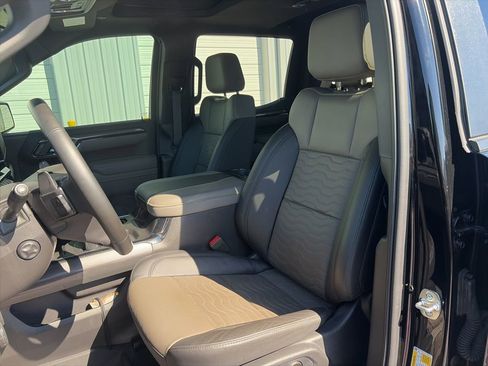 Used 2025 Chevrolet Silverado 1500 ZR2 w/ Technology Package image 12