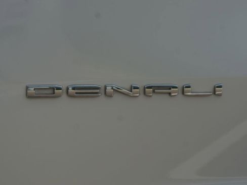 Used 2025 GMC Acadia Denali w/ LPO, Floor Liner Package FWD image 20