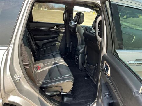 Used 2016 Jeep Grand Cherokee Overland w/ Advanced Technology Group image 38