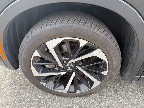 Used 2024 Mitsubishi Outlander SE image 11