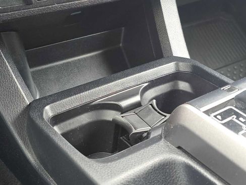 Certified 2018 Toyota Tacoma SR5 AWD/4WD image 34