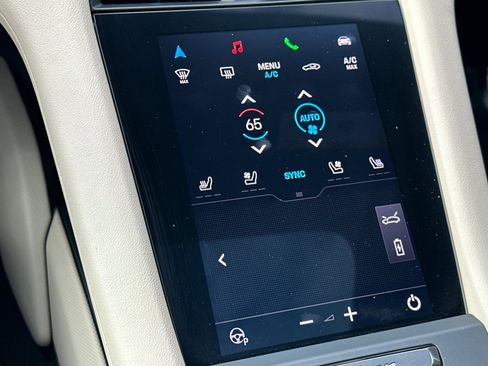 Used 2022 Porsche Taycan image 20