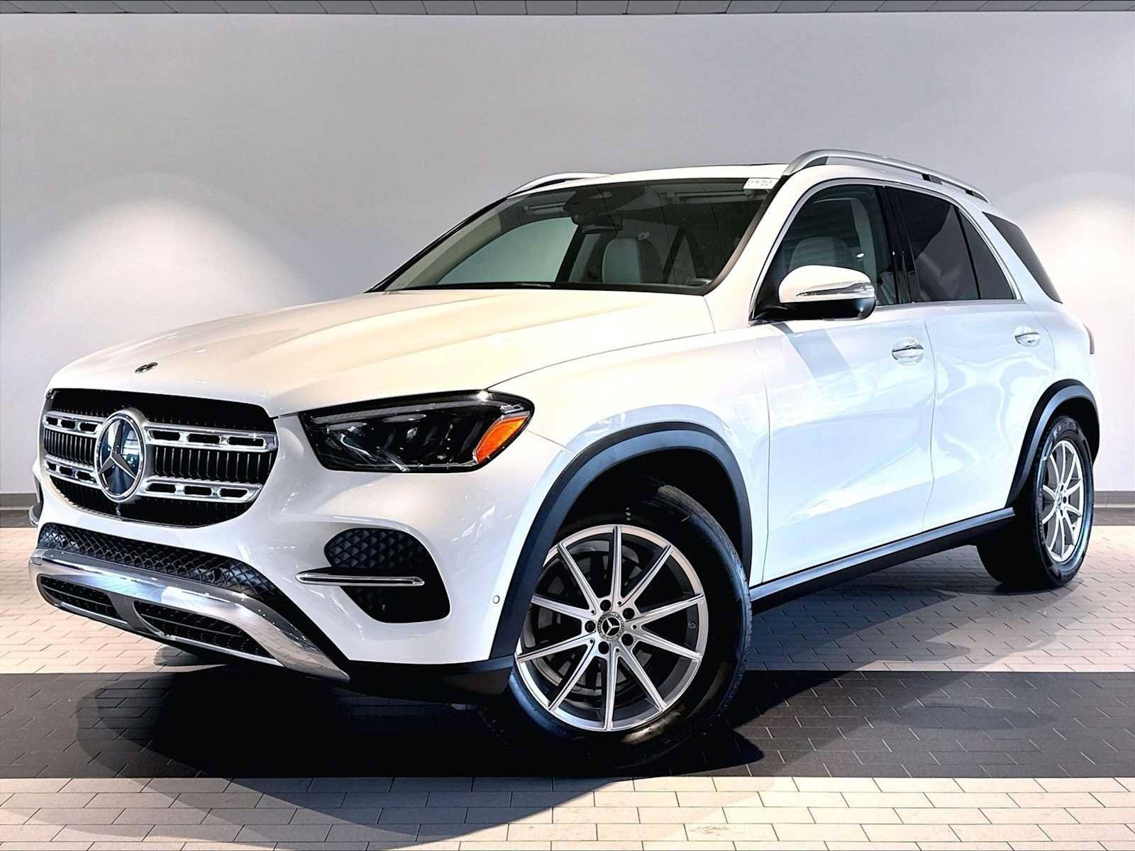 Used 2024 Mercedes-Benz GLE 350 4MATIC image 1