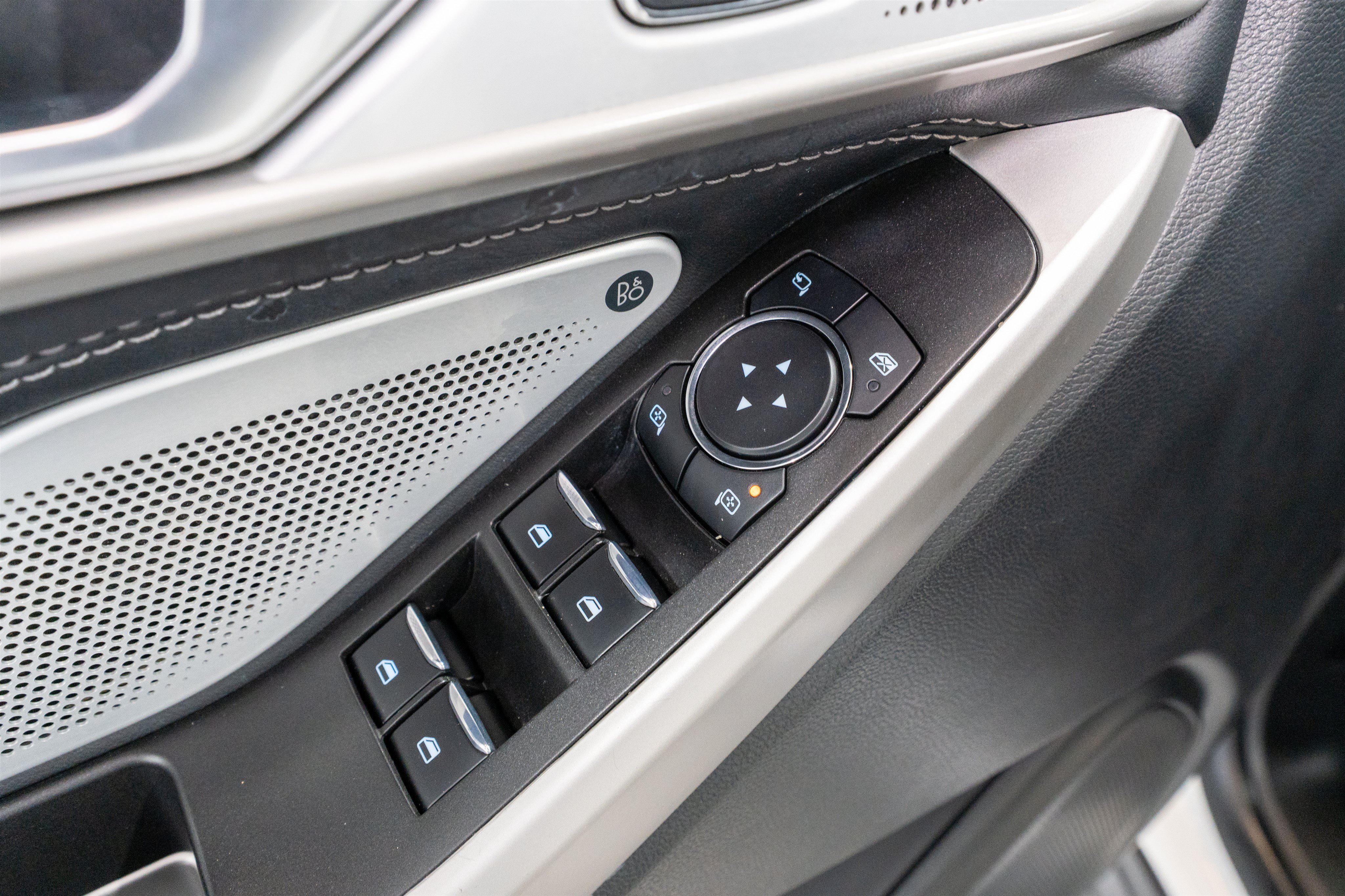 Used 2023 Ford Explorer Limited w/ Limited Technology Package RWD image 15