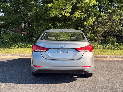 Used 2015 Hyundai Elantra SE w/ Option Group 03 FWD image 7