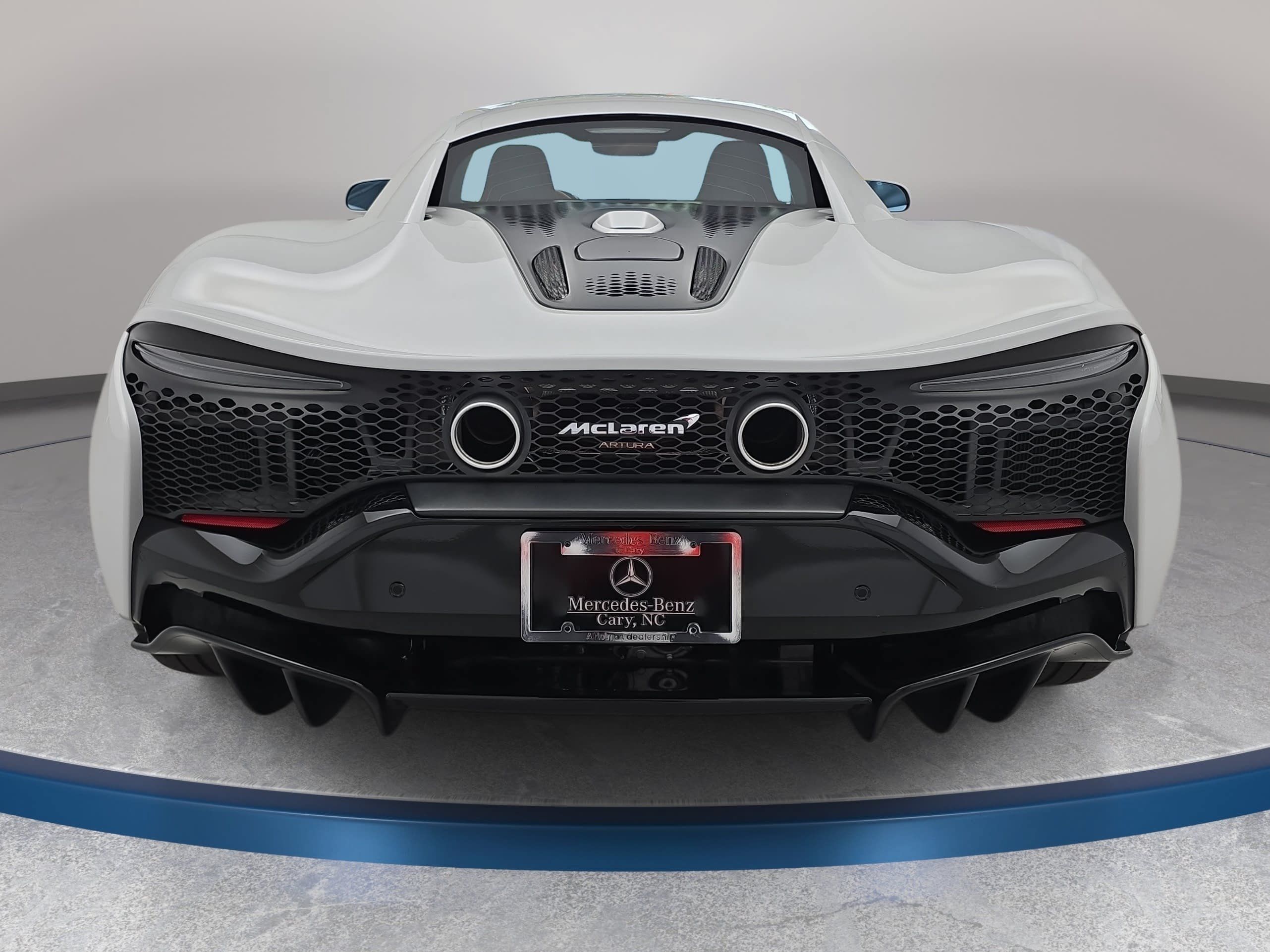 Used 2023 McLaren Artura RWD image 6