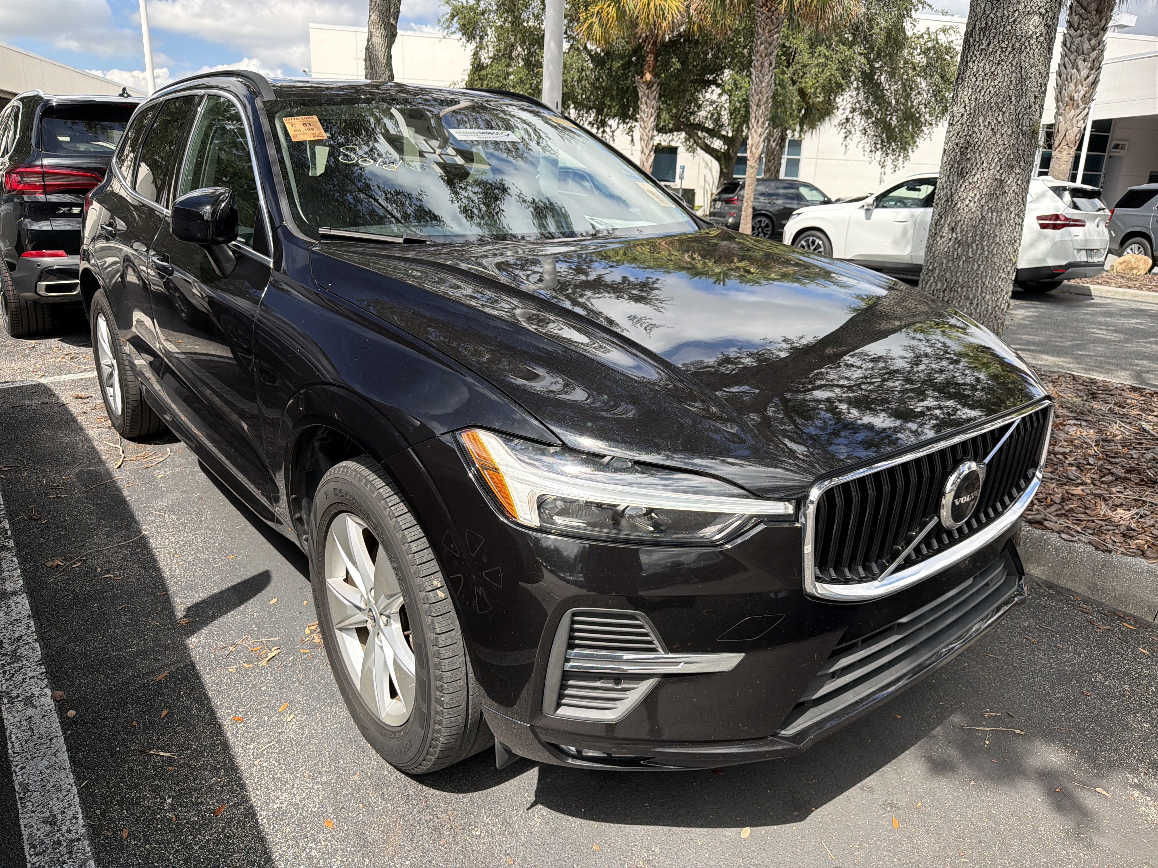 Used 2022 Volvo XC60 B5 Momentum AWD/4WD image 1