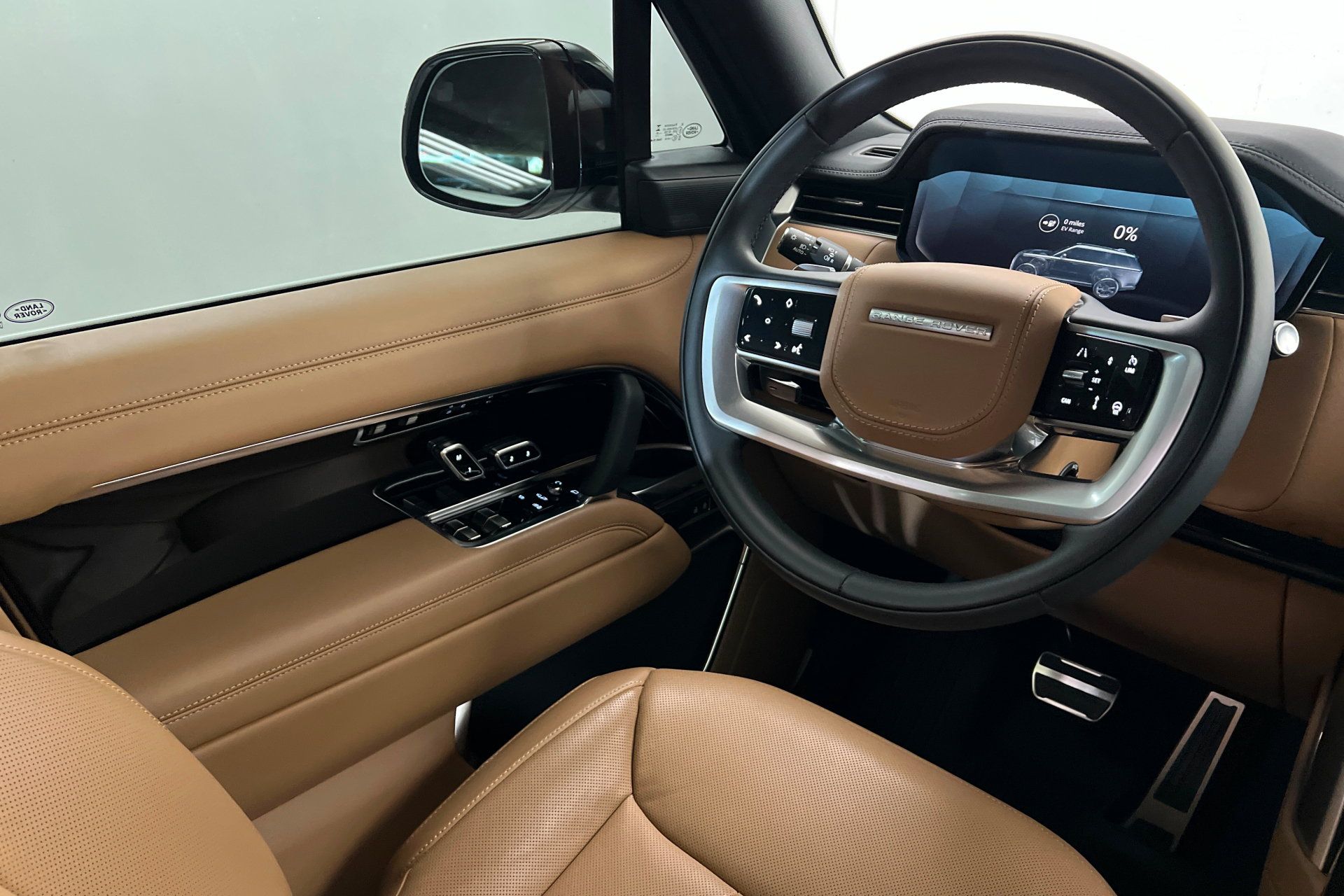 Used 2026 Land Rover Range Rover SE AWD/4WD image 12