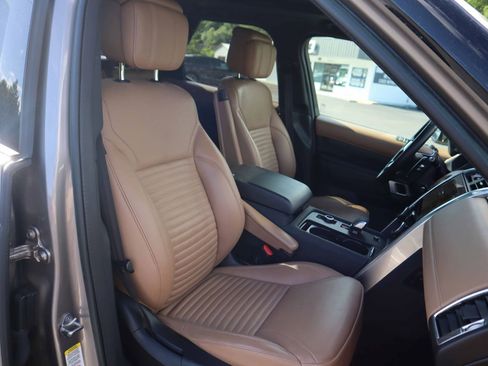 Used 2023 Land Rover Discovery HSE R-Dynamic AWD/4WD image 8