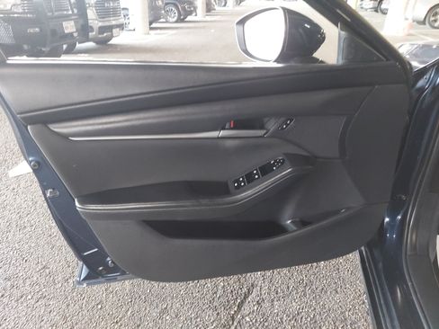 Used 2021 MAZDA MAZDA3 s FWD image 25