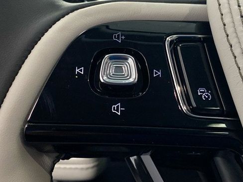 New 2026 Lincoln Aviator AWD image 19