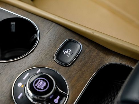 Used 2023 Bentley Bentayga Extended Wheelbase AWD/4WD image 61
