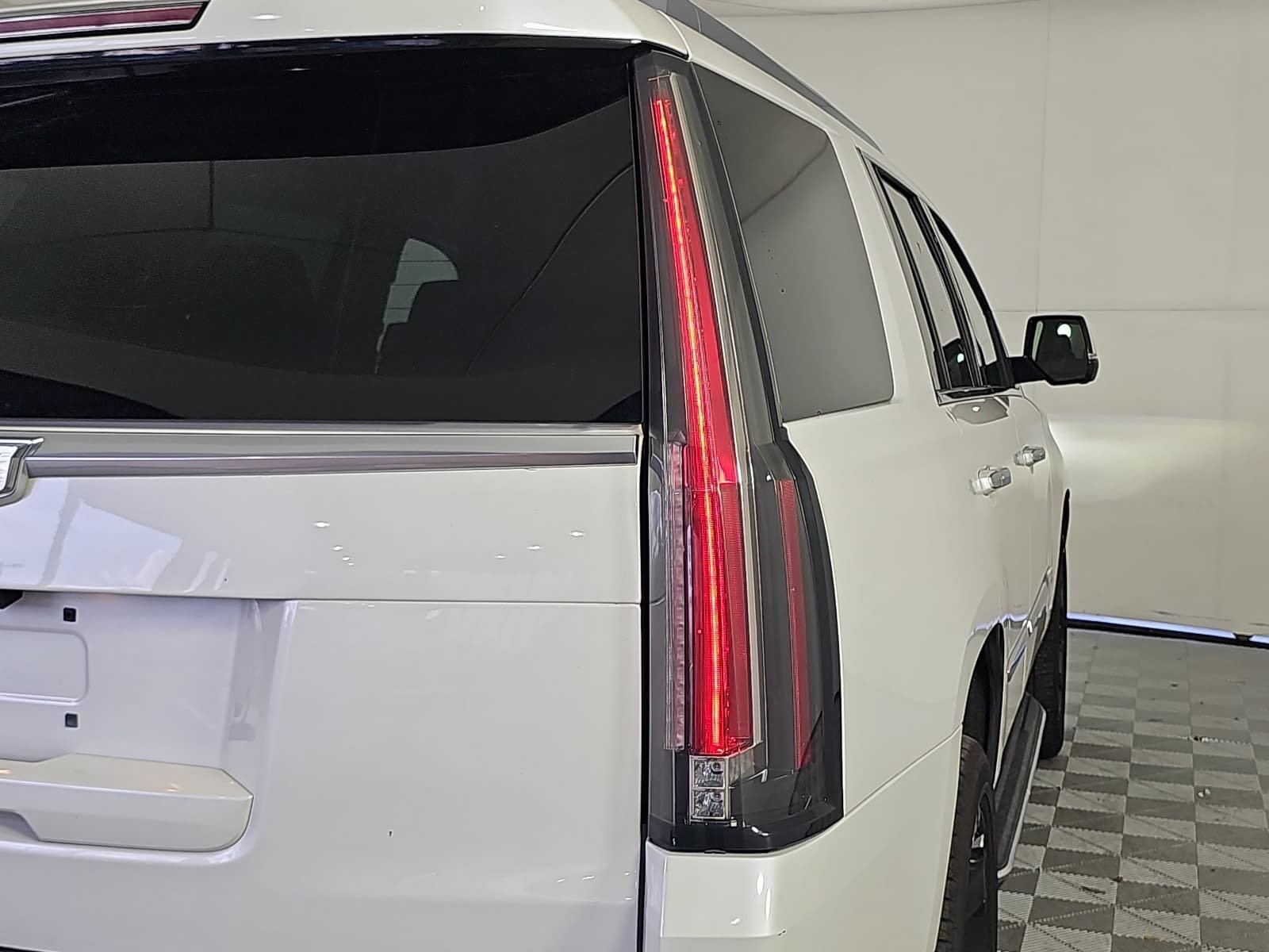 Used 2019 Cadillac Escalade Luxury AWD/4WD image 31