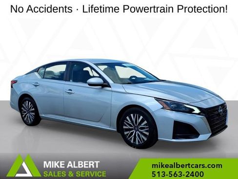 Used 2023 Nissan Altima 2.5 SV FWD image 1