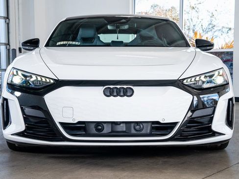 Used 2024 Audi e-tron GT Prestige image 3