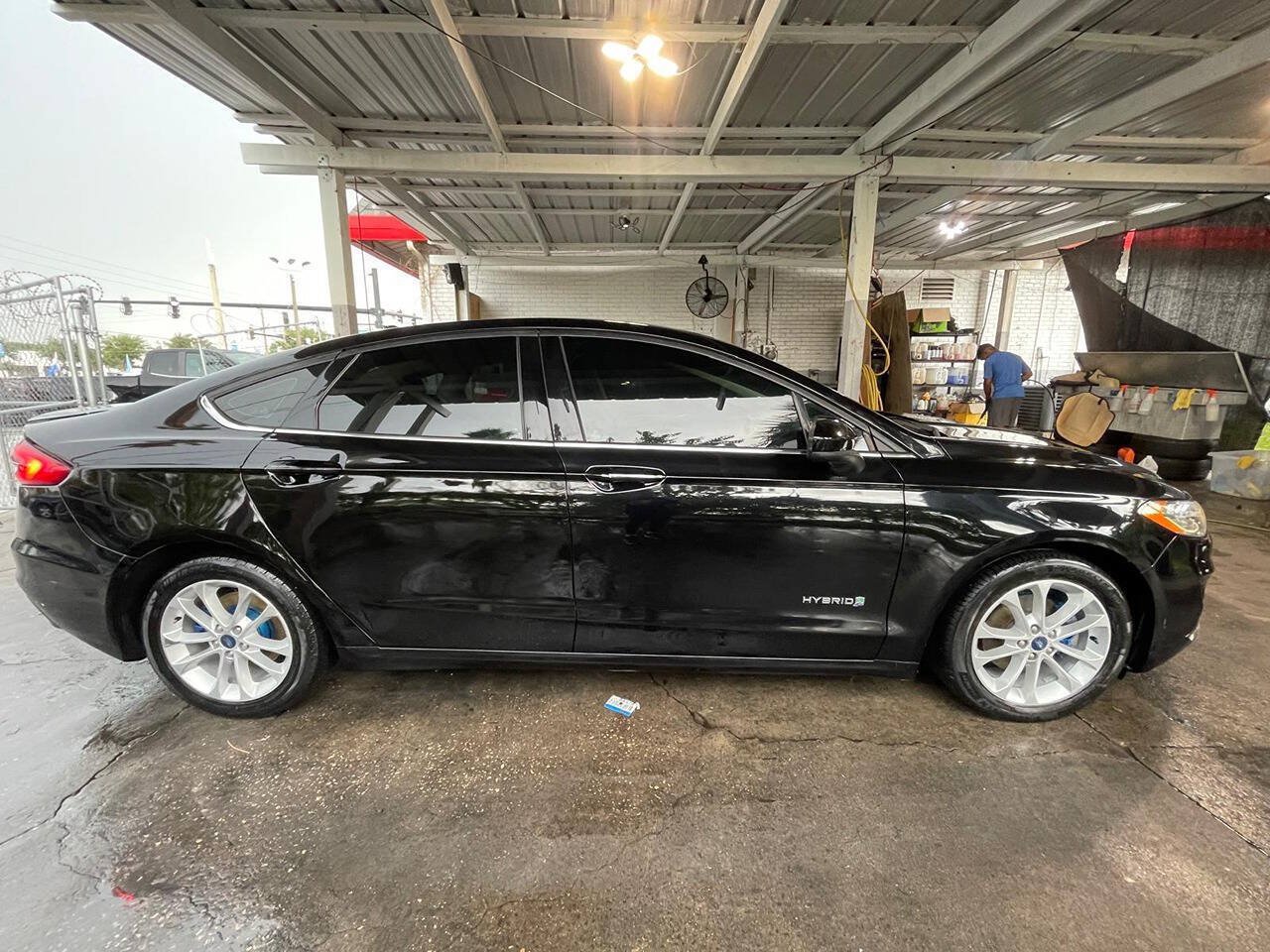 Used 2019 Ford Fusion SE FWD image 16