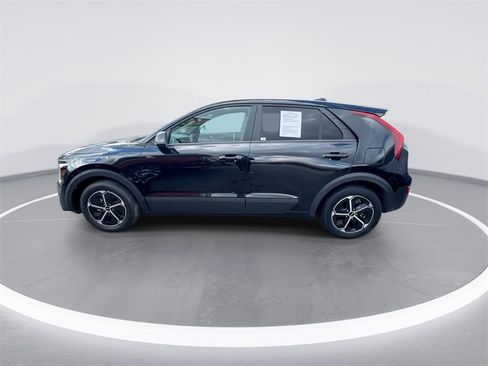 Used 2024 Kia Niro LX image 5