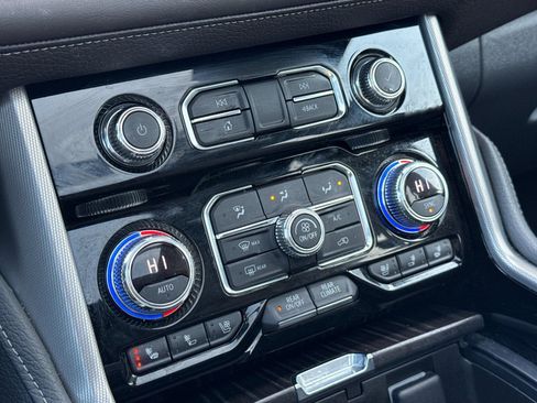 Used 2022 GMC Yukon Denali image 25