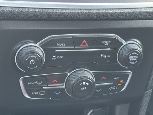 Used 2020 Dodge Charger SXT RWD image 22