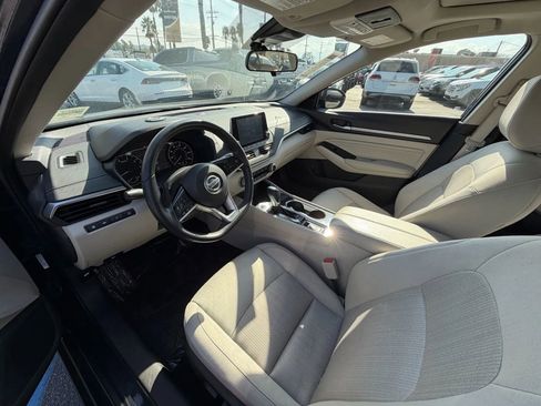 Used 2021 Nissan Altima 2.5 SV w/ SV Premium Package FWD image 11