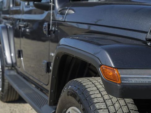 Used 2020 Jeep Wrangler Unlimited Sahara image 17