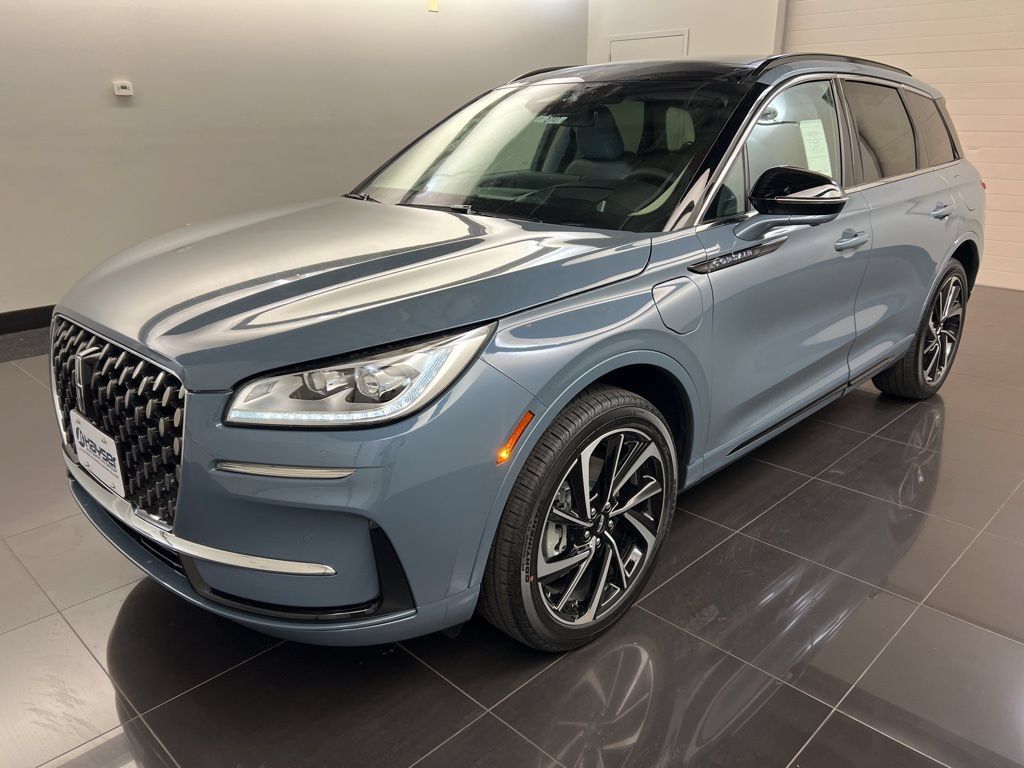 New 2025 Lincoln Corsair Grand Touring w/ Equipment Group 302A AWD/4WD image 3