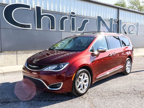 Used 2020 Chrysler Pacifica Limited FWD image 1