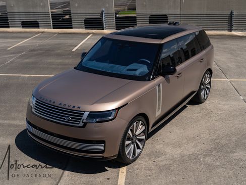 Used 2023 Land Rover Range Rover SV image 4