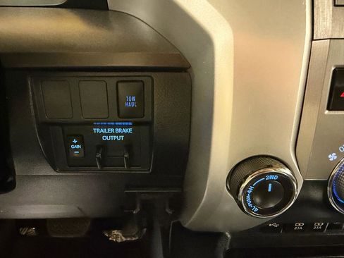 Used 2021 Toyota Tundra SR5 w/ SR5 Leather Package image 17