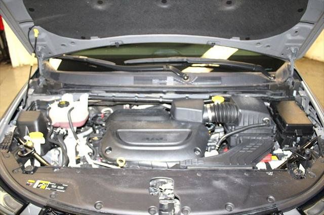 Certified 2025 Chrysler Pacifica Limited FWD image 48