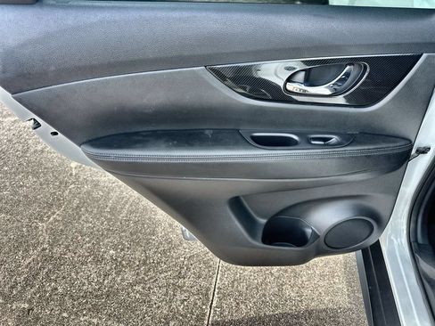 Used 2019 Nissan Rogue SL AWD/4WD image 15