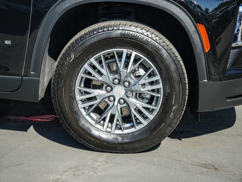 Used 2025 Chevrolet Traverse LT w/ Driver Confidence Package FWD image 10