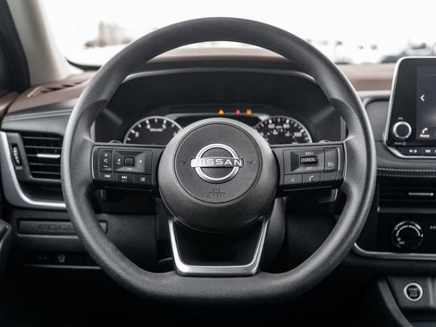 Used 2023 Nissan Rogue S image 14