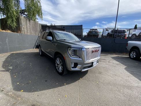 Used 2023 GMC Yukon Denali w/ Denali Reserve Package AWD/4WD image 8