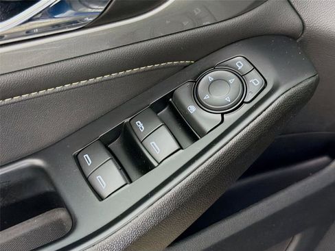 Used 2023 Chevrolet Traverse LT w/ Rear Camera Mirror Package image 18