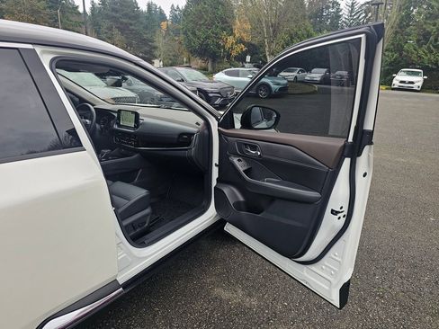 Used 2022 Nissan Rogue SL w/ SL Premium Package image 27