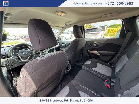 Used 2018 Jeep Cherokee Latitude w/ Altitude Package AWD/4WD image 19