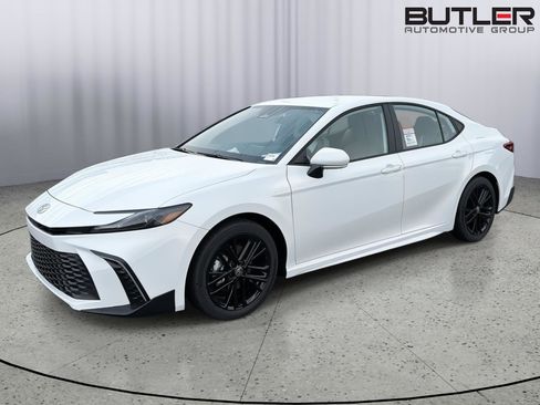 New 2026 Toyota Camry SE FWD image 1